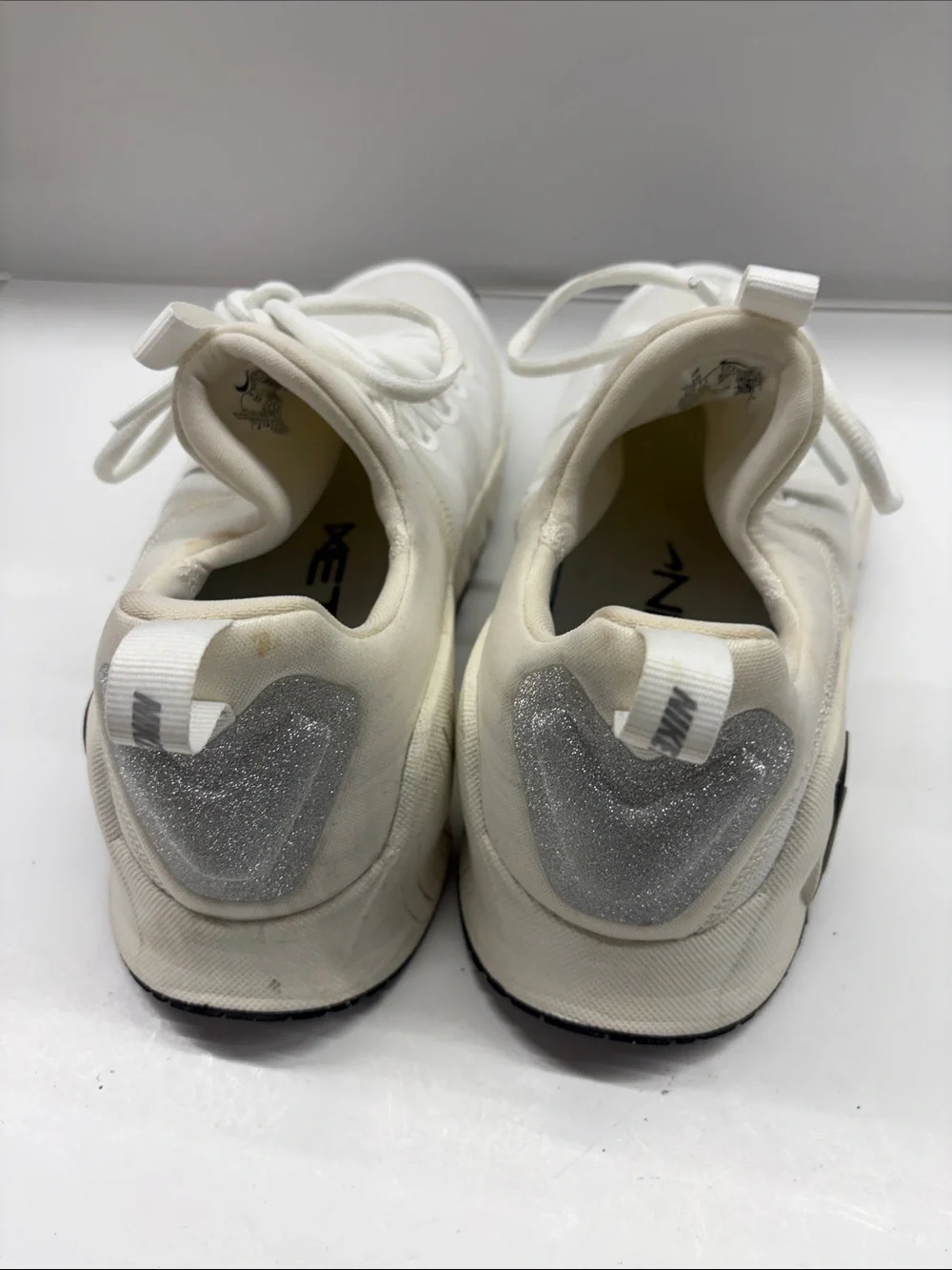 Used Nike Training Free Metcon 6 trainers in white and glitter Women’s size 10